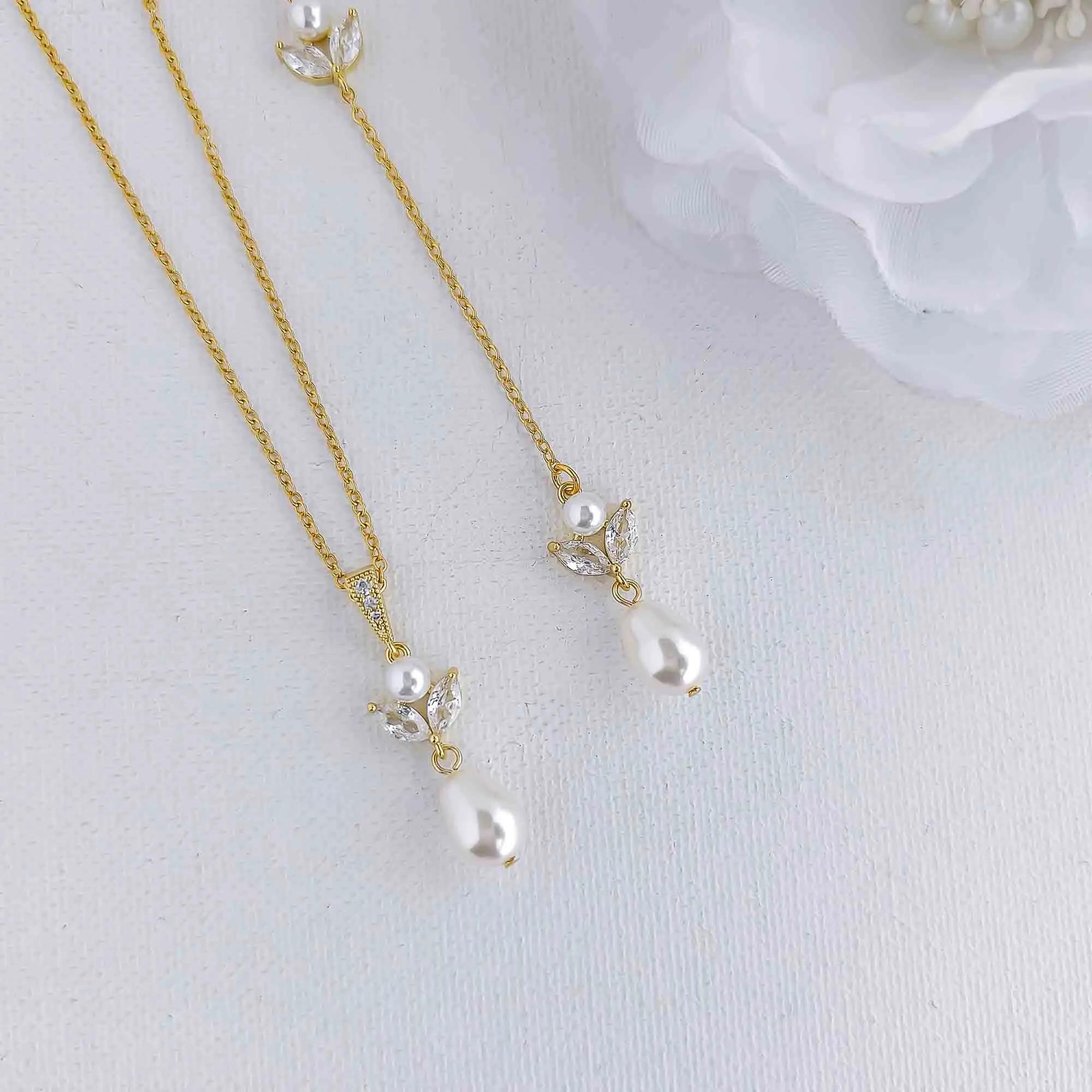 Simple Gold Jewelry Set- Leila