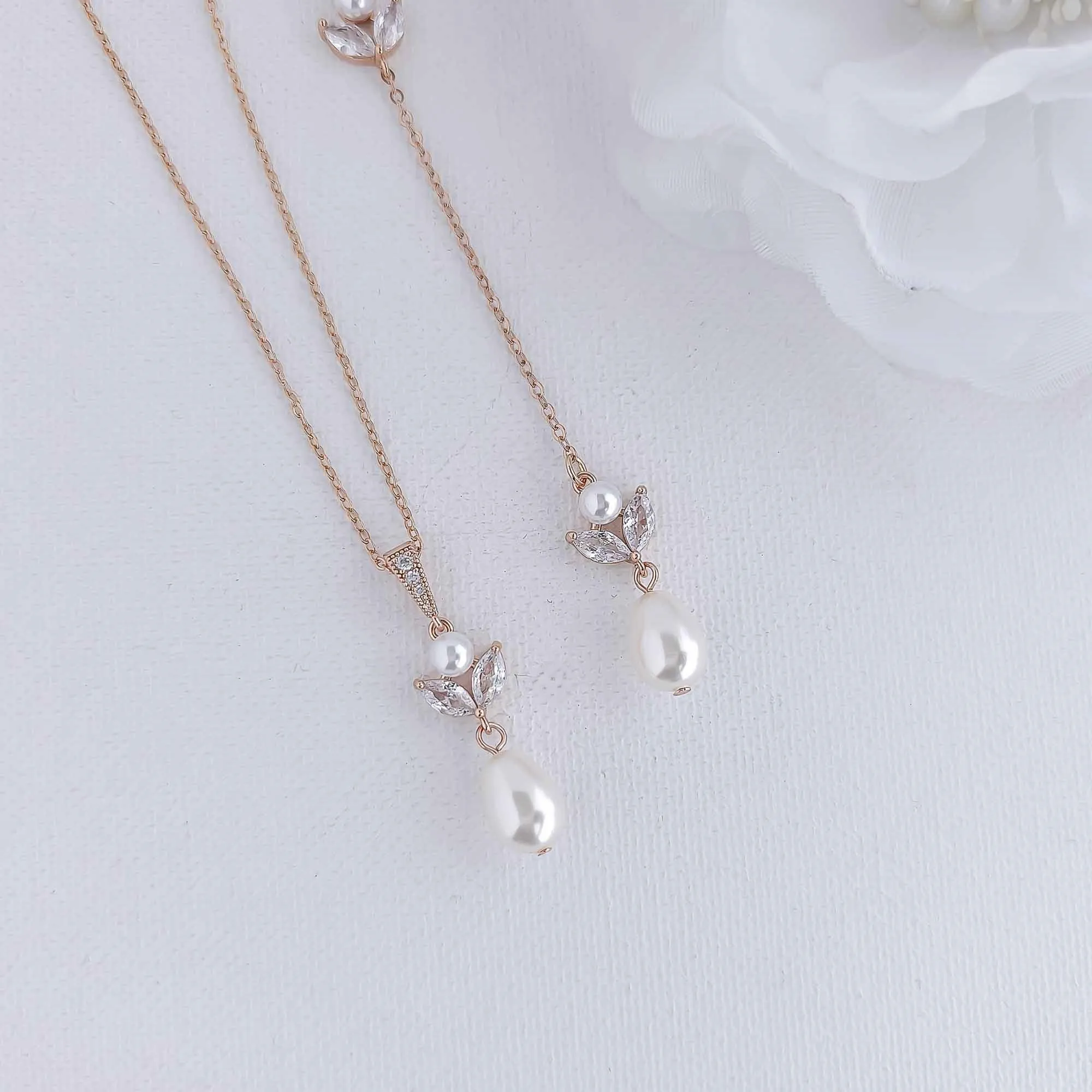 Simple Gold Jewelry Set- Leila